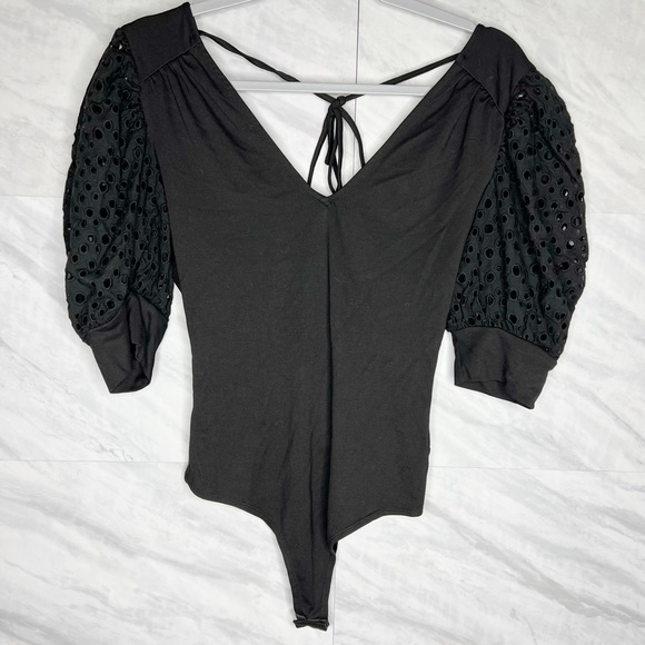 Lulu’s Perfect Mood Black V-Neck Eyelet Puff Sleeve Bodysuit Small NWT - Picture 2 of 7